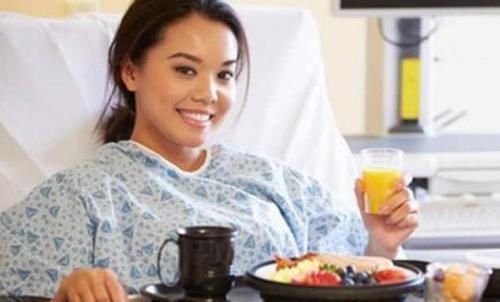 大鱼大肉|宝爸下楼倒垃圾迟迟不回，坐月子的宝妈起疑，朝楼下一看哭笑不得