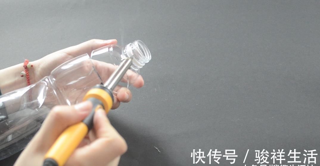 家家户户|塑料瓶别再丢了, 剪几刀, 放在厨房有大用处, 家家户户都用得到