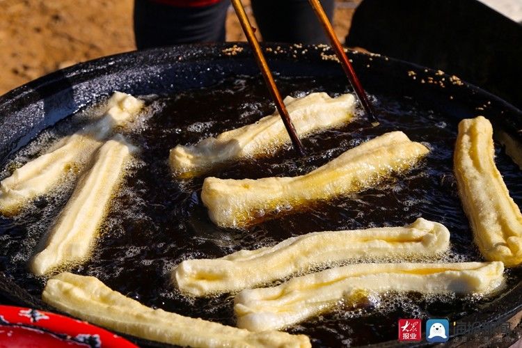 吃货集结！莒县美食小吃组团亮相莒县洛河镇金花山民俗文化旅游节