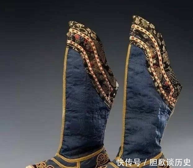 我国古代的鞋子为什么鞋头大都上翘?上面体现了古人的智慧