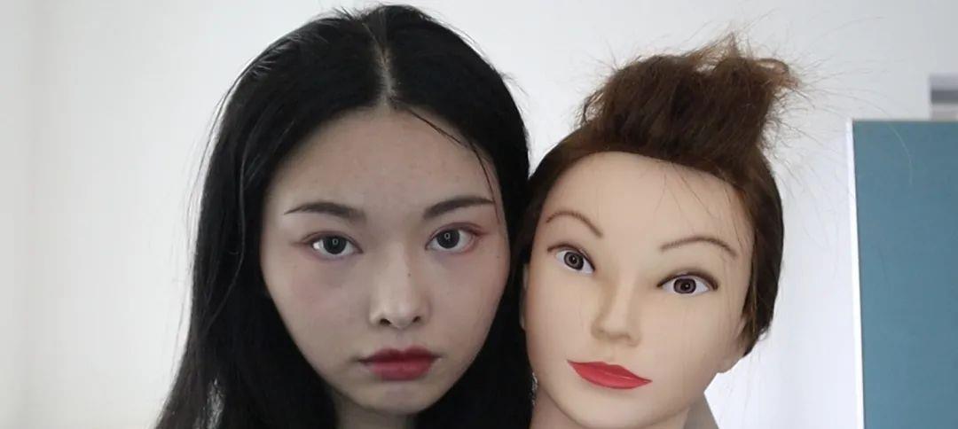 化妆|日常穿搭化妆总是显黑?那是你没选对颜色