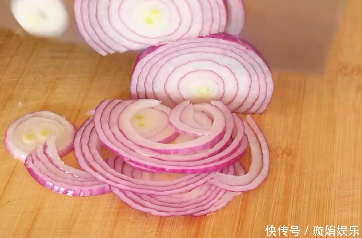 半颗白菜1把面条，简单一做，香辣美味，面条吸收汤汁，超好吃