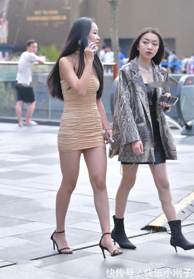 黄色调 卡其色抹胸褶皱裙性感穿搭,时髦修身,尽显婀娜好身姿