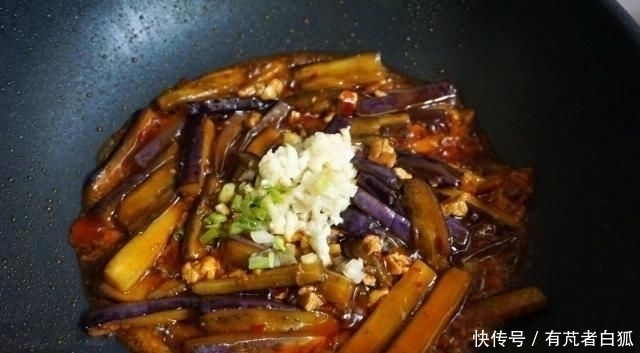 入味|炒茄子,不要切好直接下锅,不入味还吸油教你大厨做法,太香了