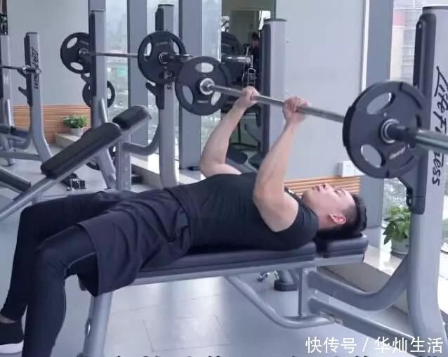 中缝|胸肌练不好看?因为你忽略了中缝,每天多练习5分钟就够了