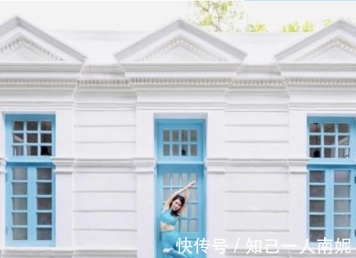 吕丽君|16亿富婆吕丽君晒近照,腾空躺在肌肉壮汉身上,男方身材健硕有型