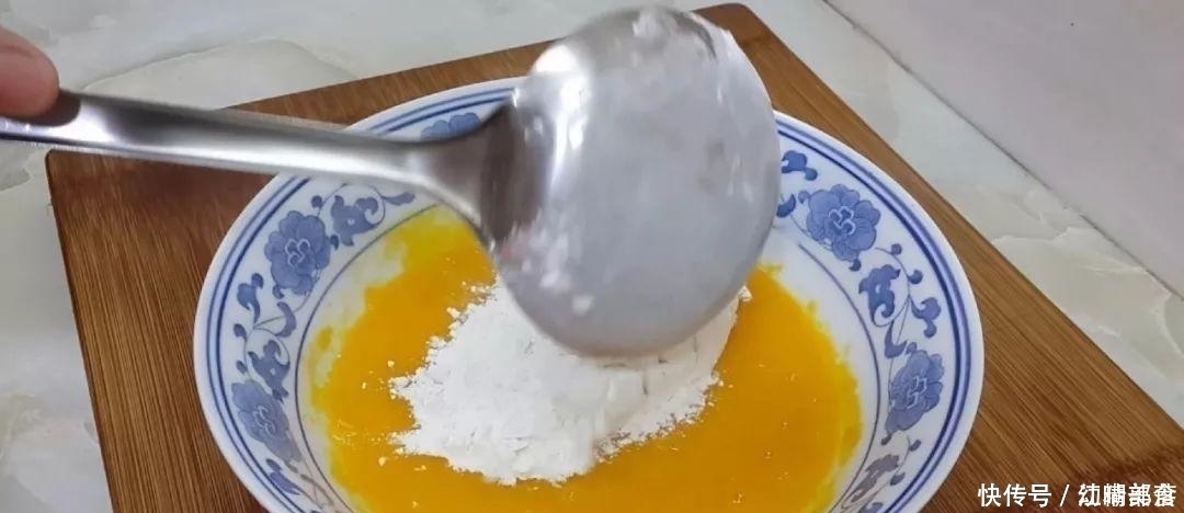 南瓜又出新吃法,不用油炸,比面包馒头做法简单,比南瓜饼还好吃