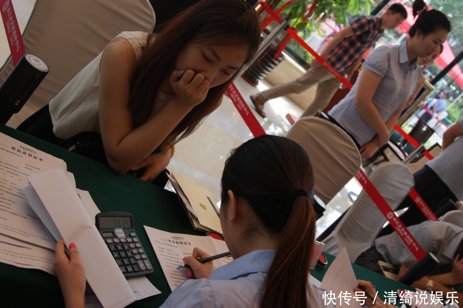 椅子|宝爸要二胎“一心求女”,结局反转难以接受,瘫坐椅子上“算账”