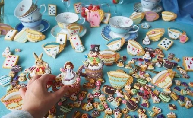 做出|一双巧手,做出童话般的翻糖饼干,看完你会舍不得吃网友称太美
