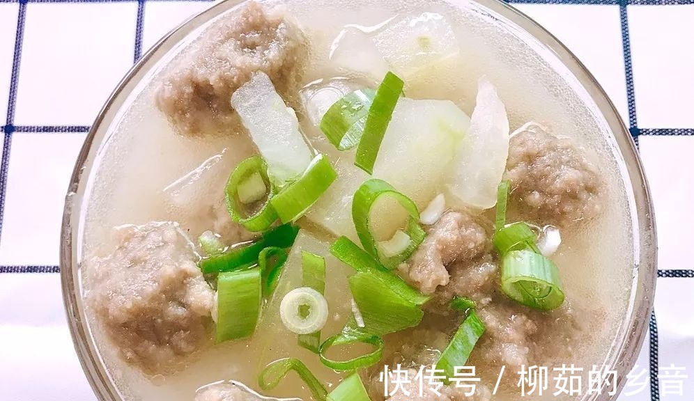 教你家常美味的排骨肉丸汤,营养方法又能解馋,最后连汤汁都不剩!