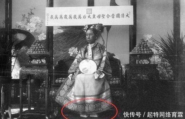 鞋底 高跟鞋穿多了真不好吗?中国人一千多年前就开始穿了