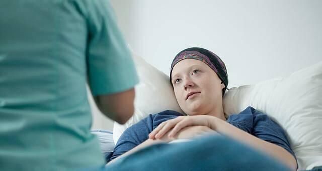 疗法|癌症晚期如何治疗该选择保守治疗还是放化疗法要弄明白