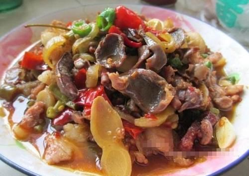 它是鸡身上的“宝贝”，1只鸡就1个，健脾胃促消化，还能治口疮