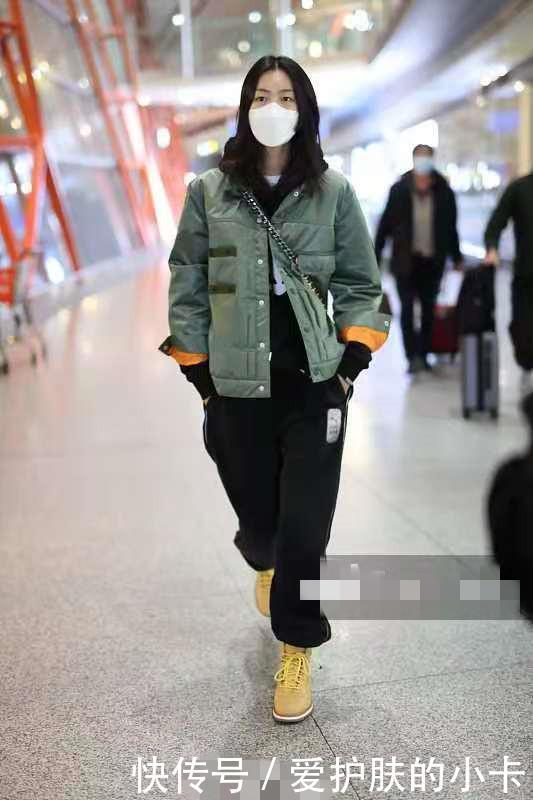 基础|冬天怎么利用基础款穿得保暖又时髦,跟刘雯学就对了