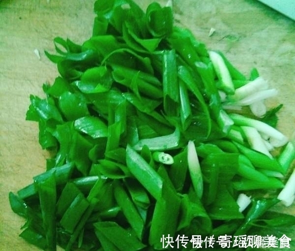 美白|它既是“药”又是食材，被称天然“抗生素”，清热解毒美白黑发