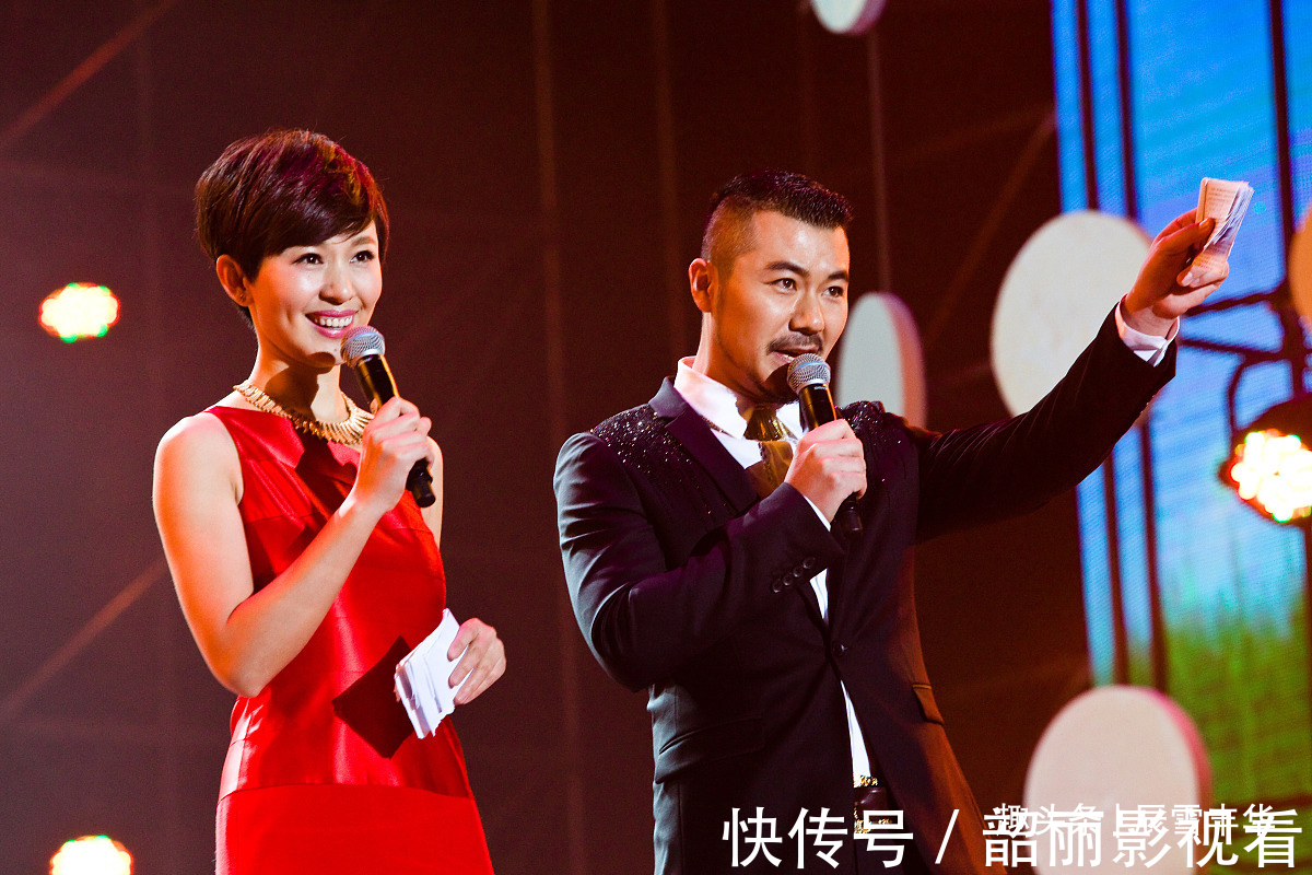 造型|欧阳夏丹穿红“礼服裙”真漂亮,单肩领口露出项链,配短发好甜美