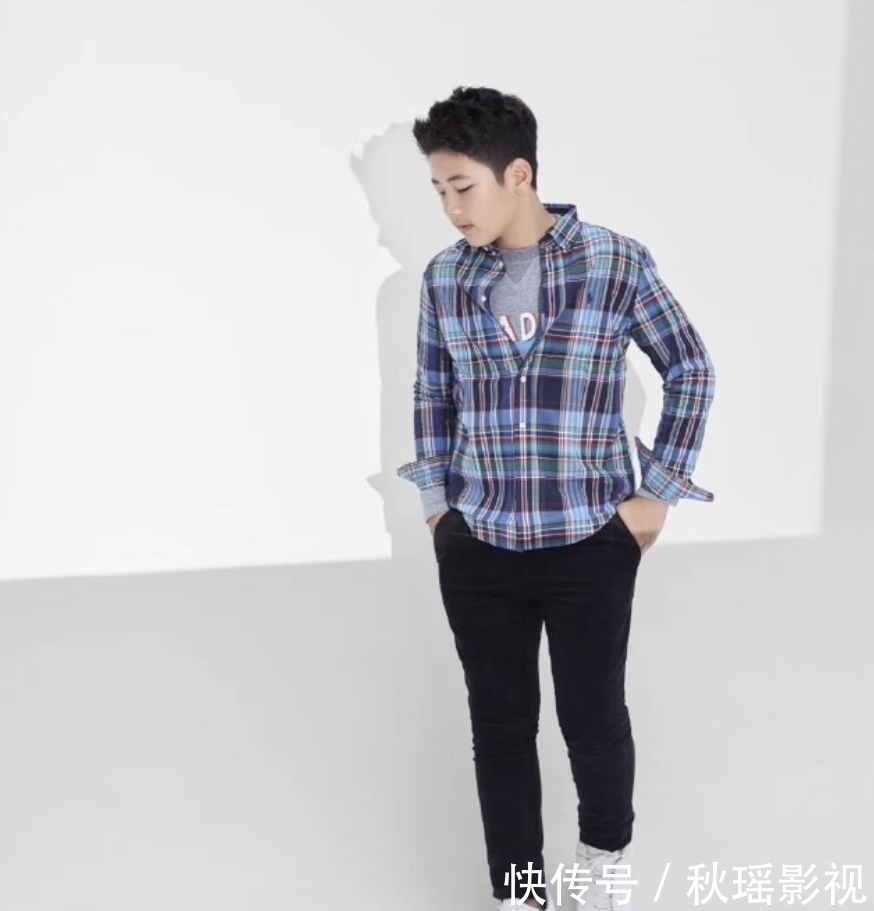 爸爸去哪儿 好久不见:还记得《爸爸去哪儿》的石头吗?如今比老爸郭涛还高…