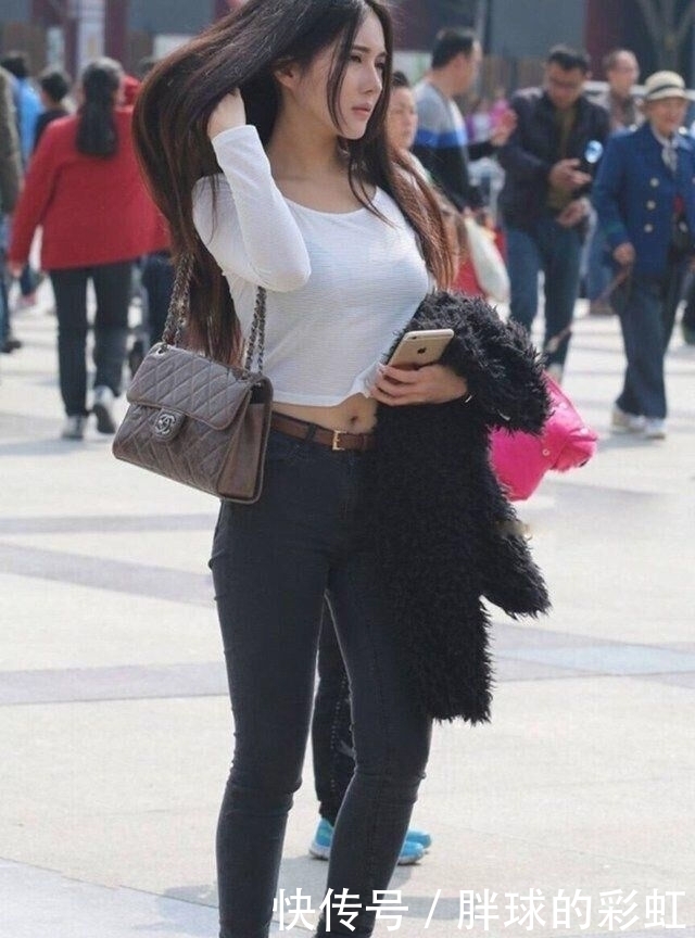 性感|街拍:时尚性感的妹子,身材有型穿衣打扮那么性感又好看!