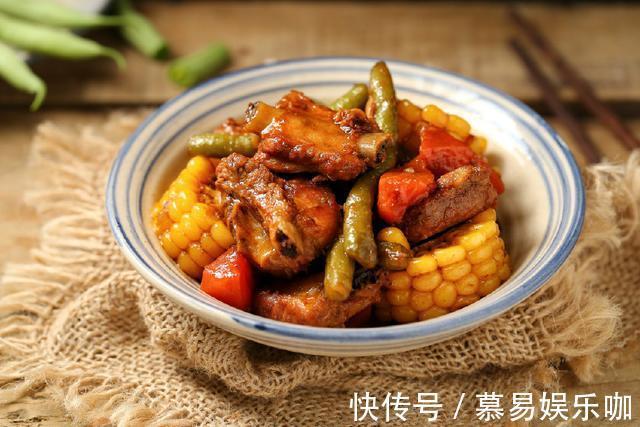 玉米|此菜虽然看着是一锅乱炖，却是超级美味又下饭，吃上就不想停嘴！