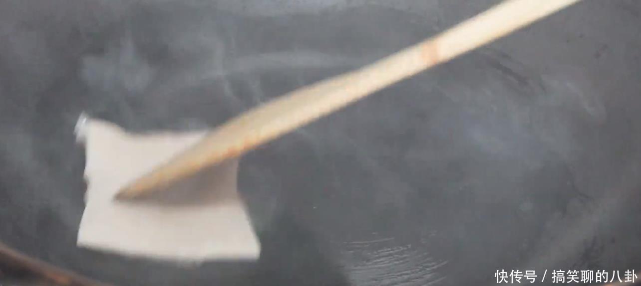 铁锈|铁锅生锈不要扔，教你一招，铁锅变身不粘锅，以后都不会生锈了