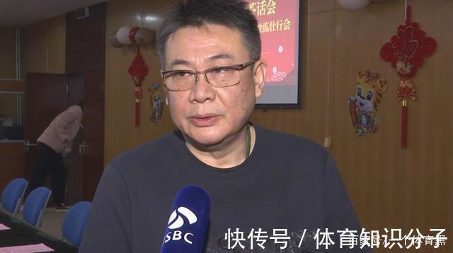 刁琳宇|女排主帅壮行会,张常宁戴婚戒出席,队长龚翔宇献花,蔡斌离苏