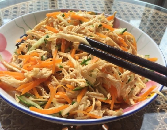 天热吃它刚合适，胜过大鱼大肉，不煎不炒酸辣解馋，好吃过瘾！