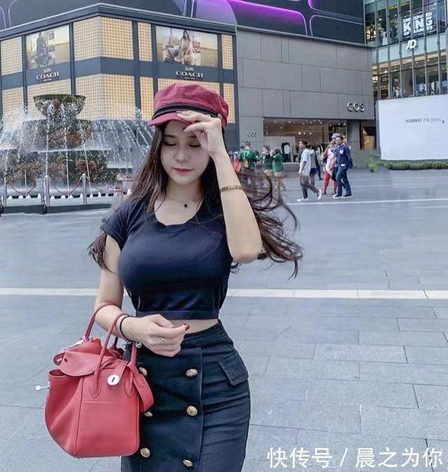 瑜伽垫|菲律宾健身美女,前凸后翘,腰肢纤细,一双大长腿笔直又纤细