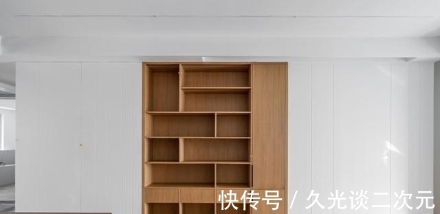 实用|过道装“衣帽间”,电视墙做满柜,一项设计连接2大功能,太实用