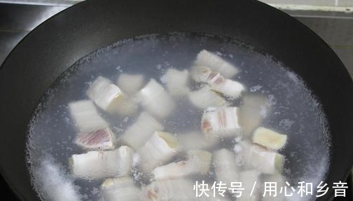 红烧肉炖土豆,软糯入味不油腻,超级爆爽!