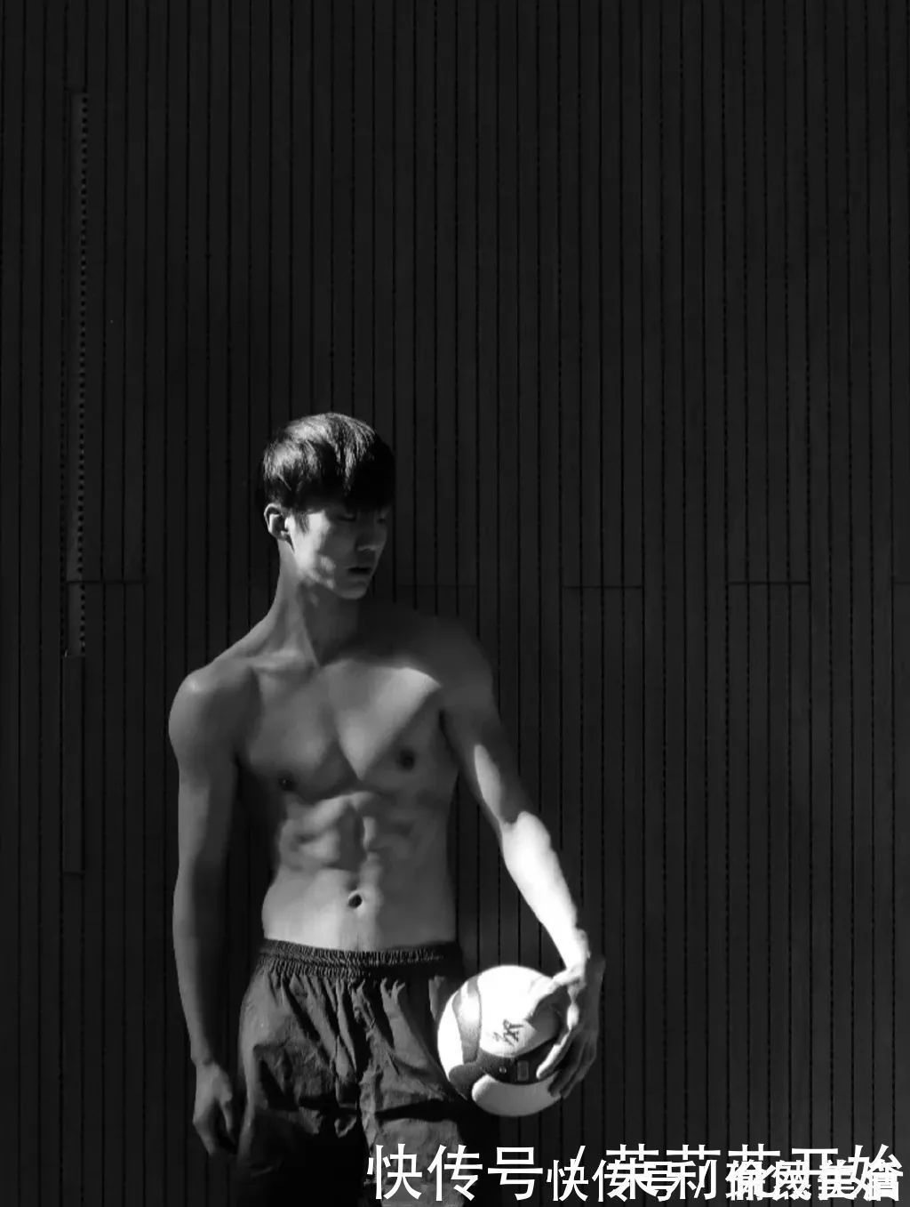 腹肌|190cm大长腿体育生，8块腹肌公狗腰，薄肌小奶狗满满少年感