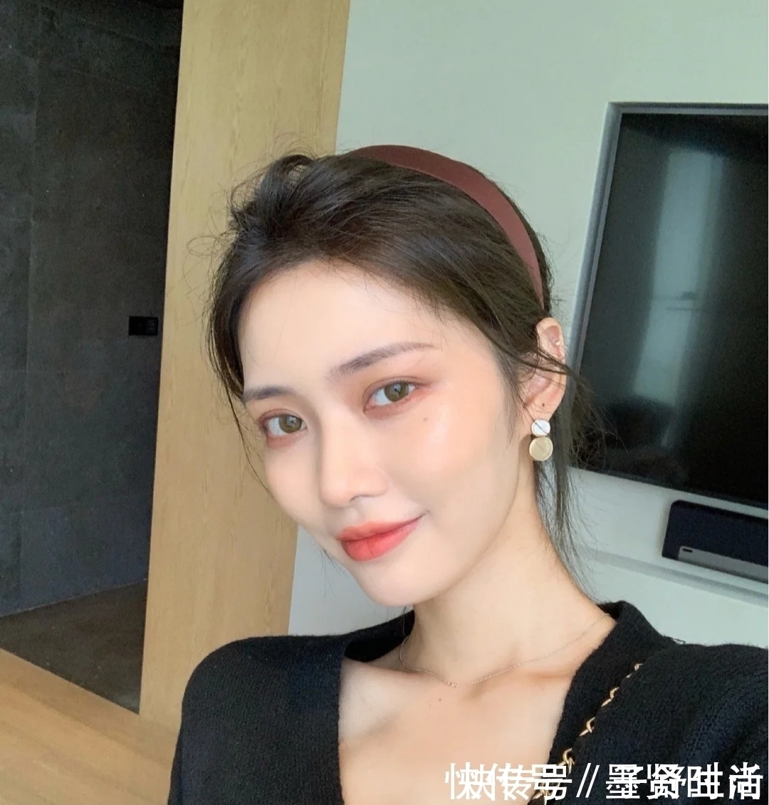 黄女士|刷1次等于暴晒10小时,很多女人还痴迷上瘾,难怪愈来愈黑