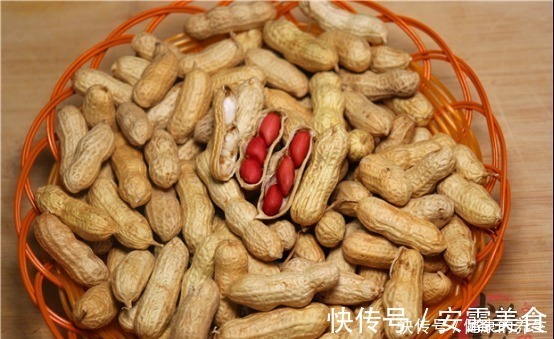 纸巾|剥花生米别手抠了，只需一张纸巾，2分钟就剥一大碗，又快不伤手