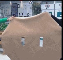 |搞笑GIF:地铁上遇到的小姐姐,真想去她们公司上班