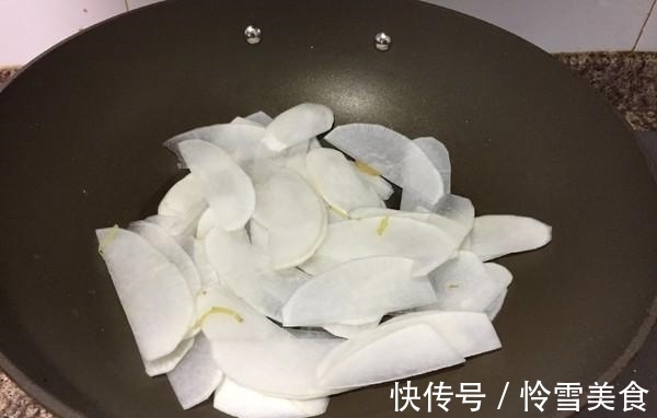 萝卜和它天生一对,谁家都有,好几年也吃不腻,初春就得这样吃!