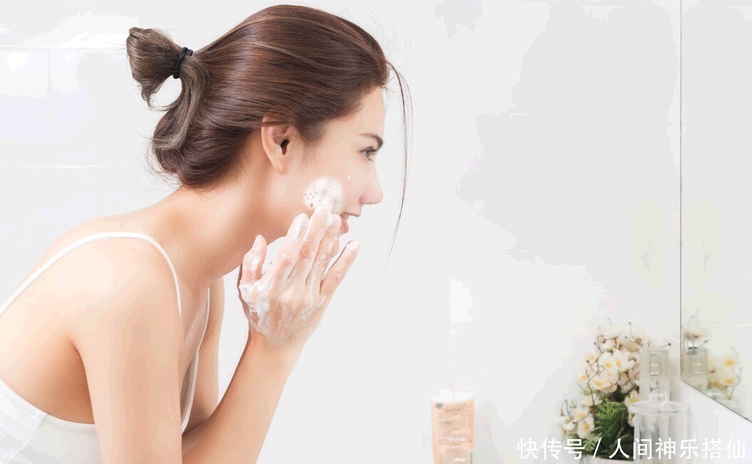 皮肤|4个错误的洗脸方式你踩雷了吗女生再不注意,皮肤越洗越差