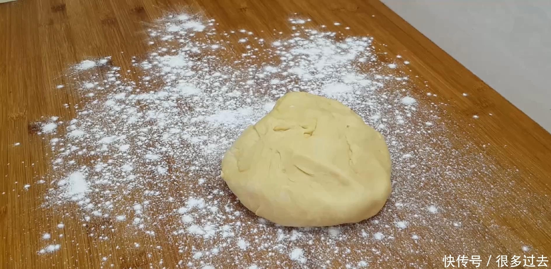 面粉别炸油条了，加3个鸡蛋，个个松软又空心，比麻花面包还好吃