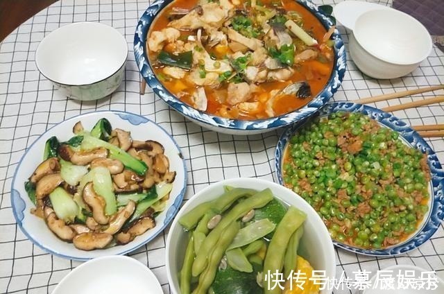 晚餐|我家晚餐，3菜1汤，家人都喜欢，网友却说最后一个怎么吃