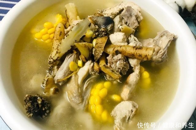 天冷了，炖鸡汤加一鲜品，味香味浓，甘甜滋补，手脚暖和不冰冷