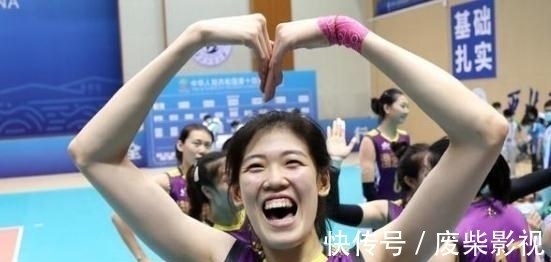 江苏女排|李盈莹比心太可爱!直言要更强大,中国女排新核心?朱婷最强对角