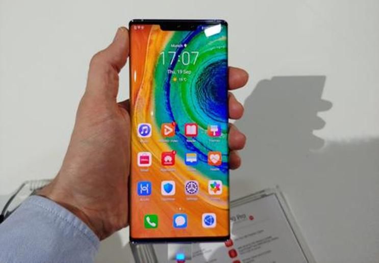 心疼|华为手机销量下滑六成，让人心疼！网友：开心！