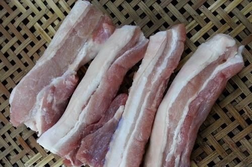 红烧肉时，别再放八角和桂皮了！放这2样炖才香，减肥也要吃一顿