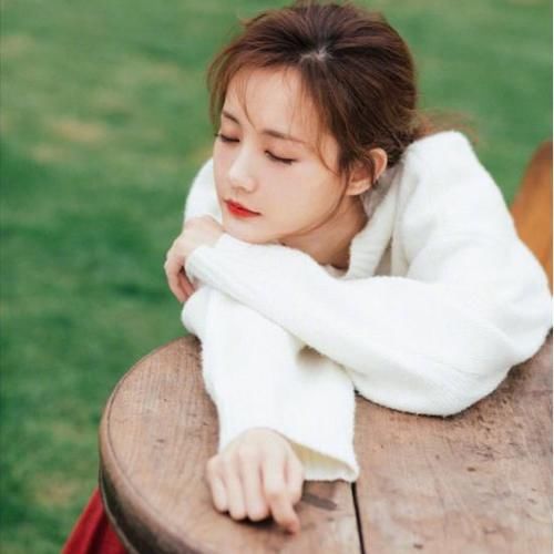 发色有多重要？万年不火的她换了发色秒变仙女！