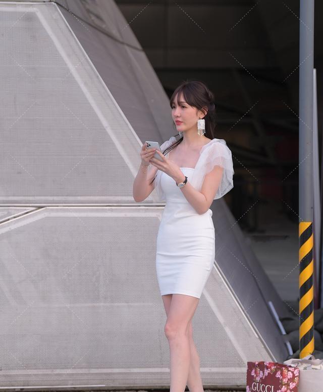 包涵性 丰润紧致的连衣裙美女,才能让造型显得优雅,衬托精致