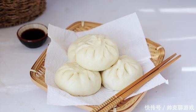 蒸包子时，记得不要只加酵母，面里加2样，包子又白又软又香又甜
