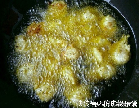 丸子|炸萝卜丸子，放面粉还是淀粉加两样就够了，酥脆好吃，别再放错