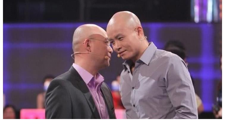 老公看你的|46岁乐嘉近照曝光，从金牌主持到街头上演，乐嘉是如何跌下神坛的