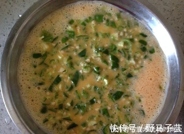 东北人爱吃的“鸡蛋焖子”做法，无需一滴水，咸香微辣，特别下饭