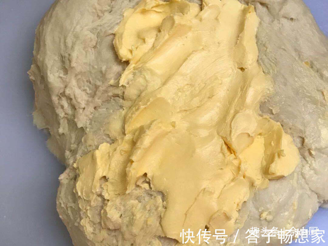 黄油|做面包时,不用烤箱,多加一步就能快速揉出膜,蒸好的面包松软拉