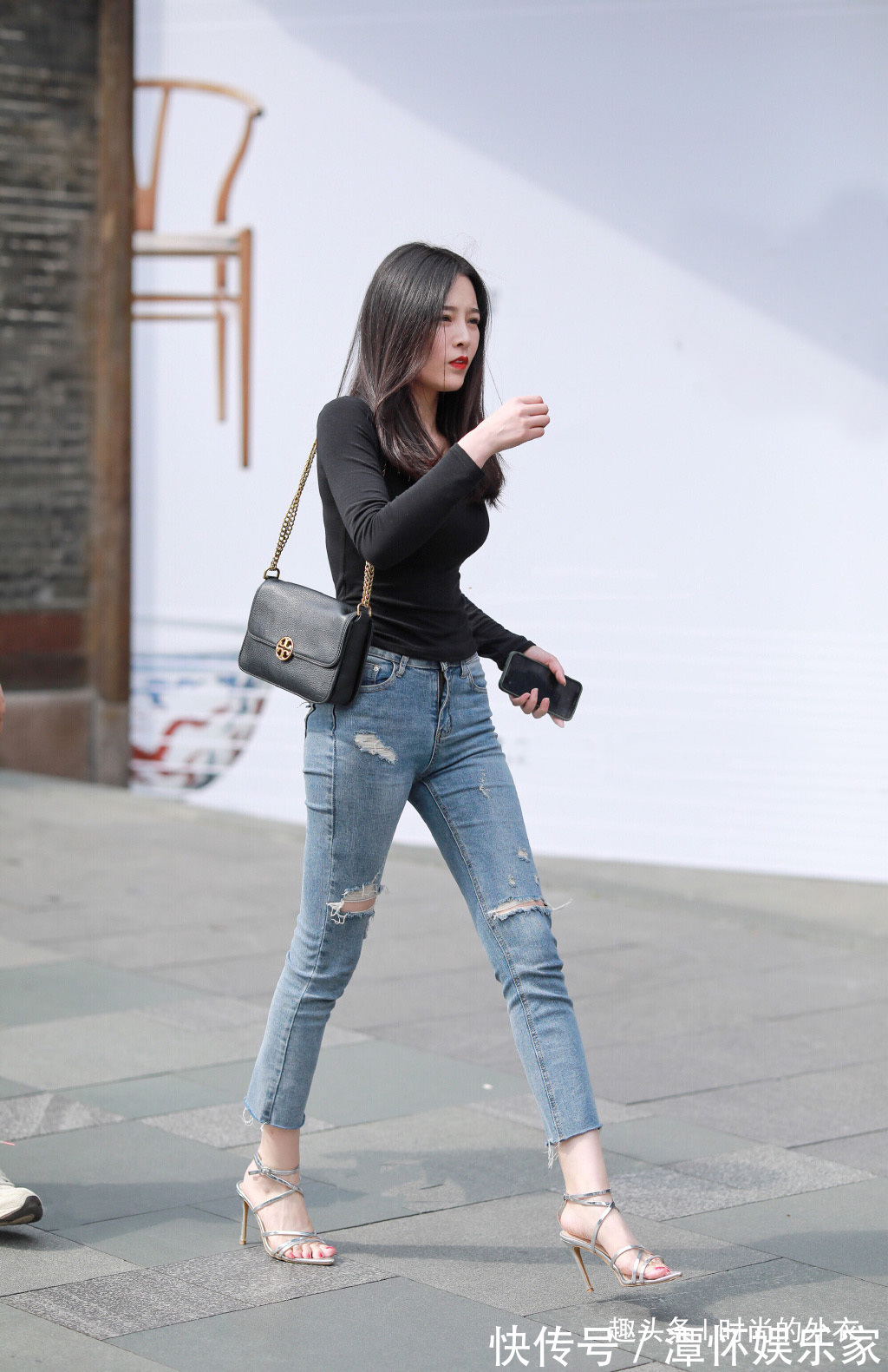 高冷 牛仔裤时尚又实用,用心穿搭让气质显得优雅又高冷