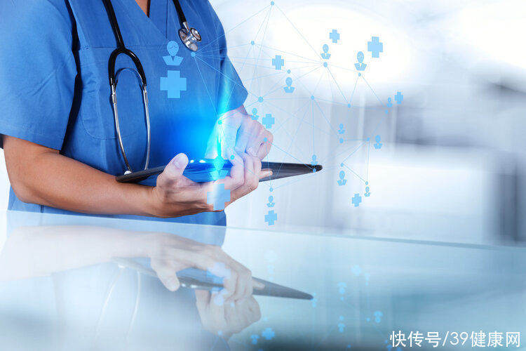 脊柱|睡觉时朝左睡好还是朝右睡好？睡姿能保护器官，对不同人群有讲究